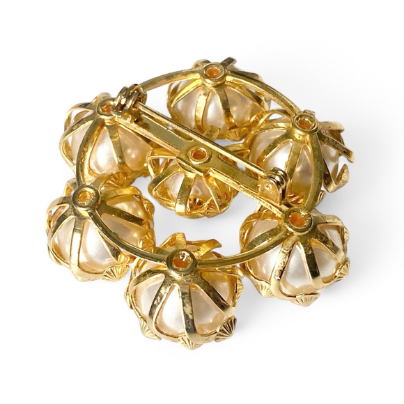 Vintage Faux Pearl Brooch and Earrings Lot, Cream and Goldtone. - Picture 6 of 6
